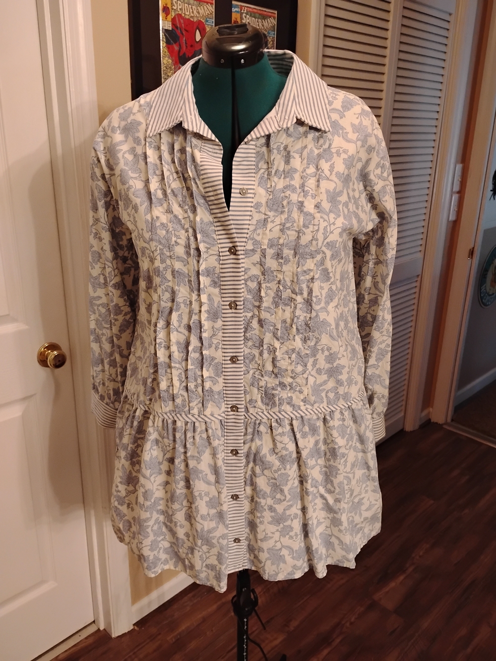 Floral Button-Front Tunic Dress in Light Blue and White